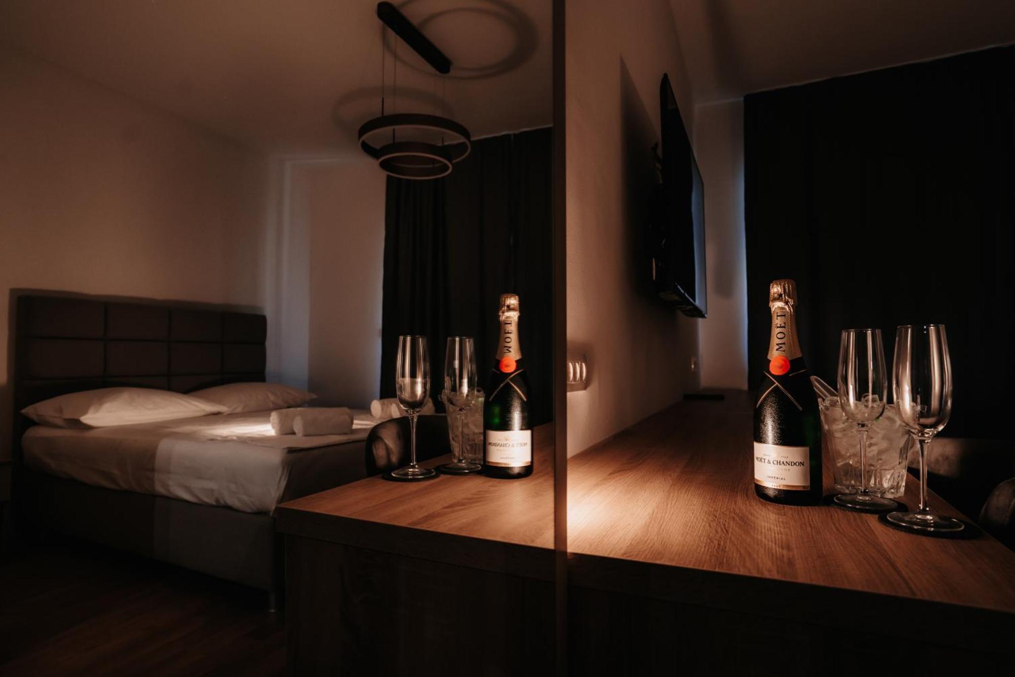 דירות מוסטר Toro Hospitality מראה חיצוני תמונה