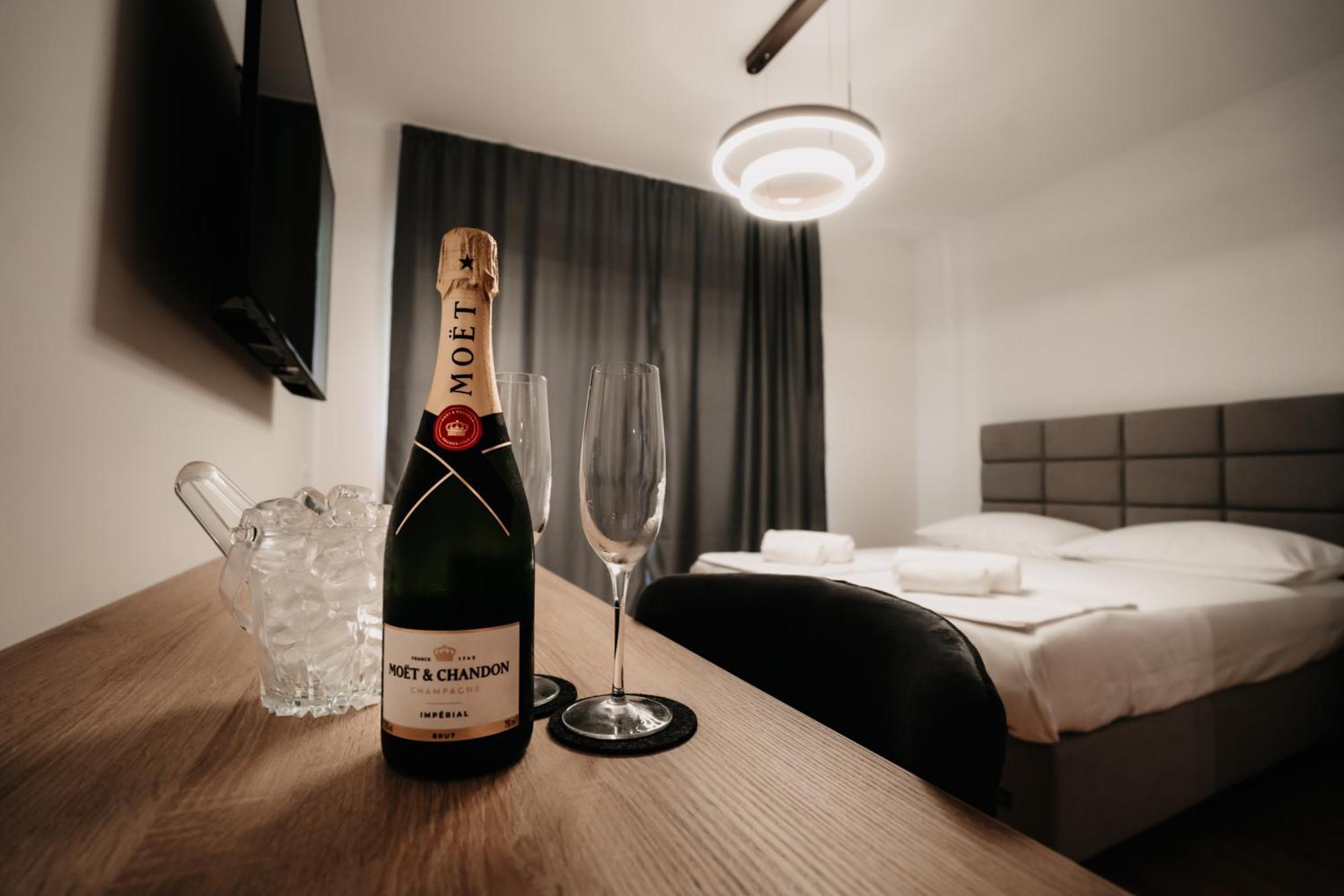 דירות מוסטר Toro Hospitality מראה חיצוני תמונה